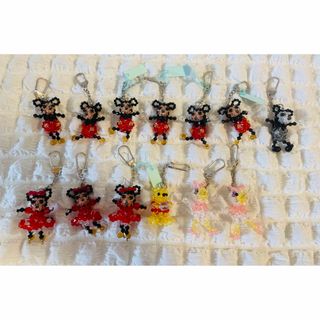 ディズニー(Disney)のハンドメイド　ビーズ　キャラクターキーホルダーまとめ売り　13個セット　チャーム(キーホルダー/ストラップ)