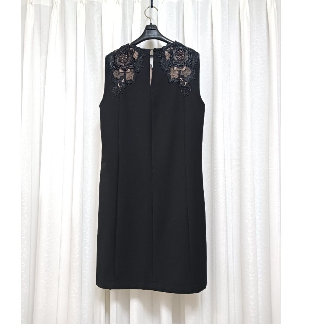 BCBGMAXAZRIA - BCBG MAXAZRIA 黒 ノースリーブ レース刺繍