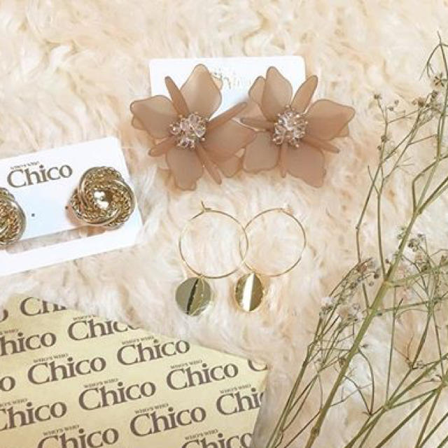 who's who Chico(フーズフーチコ)のフラワーピアス♡ レディースのアクセサリー(ピアス)の商品写真