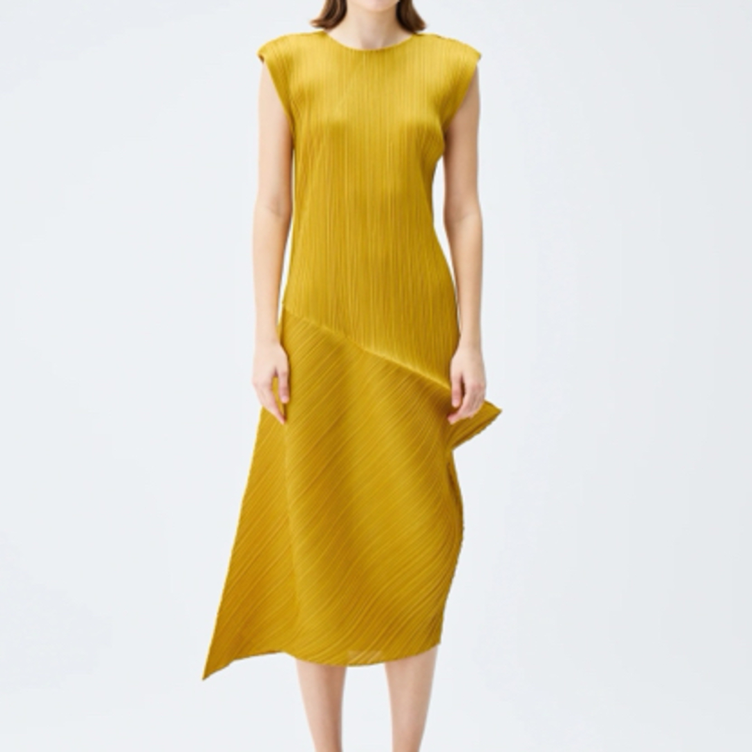 PLEATS PLEASE ISSEY MIYAKE(プリーツプリーズイッセイミヤケ)のプリーツプリーズ LEAPワンピースLIGHT BEIGE 3 レディースのワンピース(ロングワンピース/マキシワンピース)の商品写真