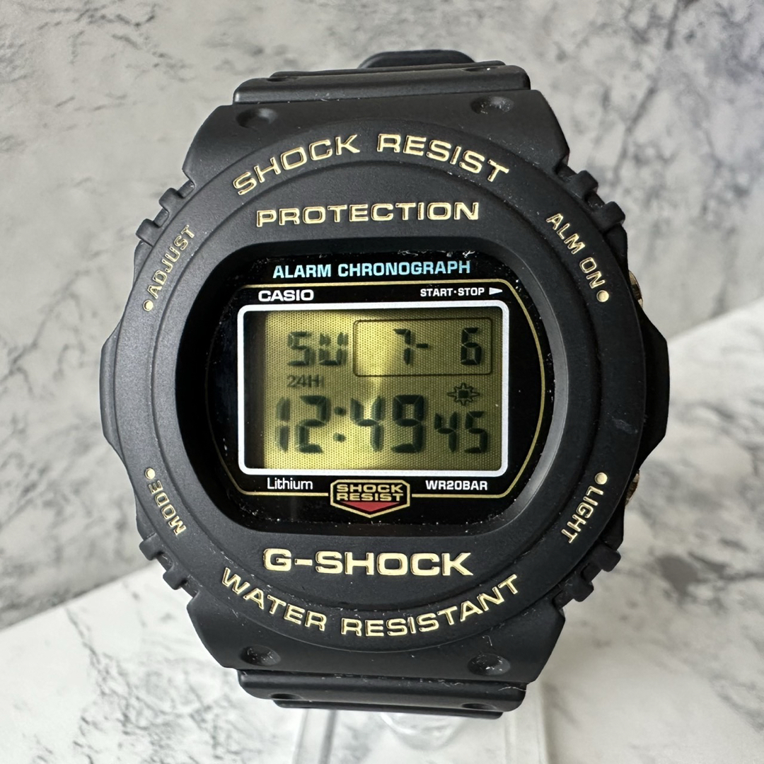 G-SHOCK(ジーショック)のG-SHOCK DW-5735D-1BJR/35th ブラック ゴールド メンズの時計(腕時計(デジタル))の商品写真