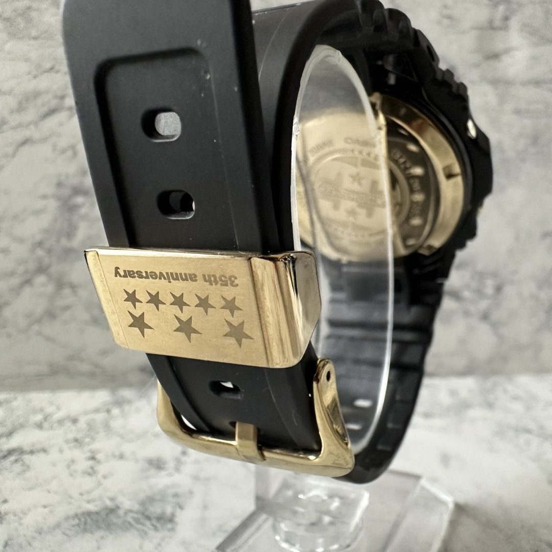 G-SHOCK(ジーショック)のG-SHOCK DW-5735D-1BJR/35th ブラック ゴールド メンズの時計(腕時計(デジタル))の商品写真