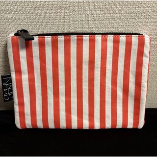 ナーズジャパン(NARS)のNARSのストライプ柄のポーチ◆ コーラル×ホワイト)◆新品◆(ポーチ)