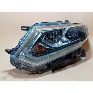 ニッサン(日産)のコーティング済  エクストレイル NT32 左ヘッドランプ・ヘッドライト 20X 4WD 5人 コイト 100-17942 26060-4CA6D QAB(車種別パーツ)