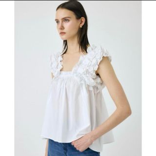 moussy - moussy SHOULDER FRILLS トップス　フリルトップス　ホワイト