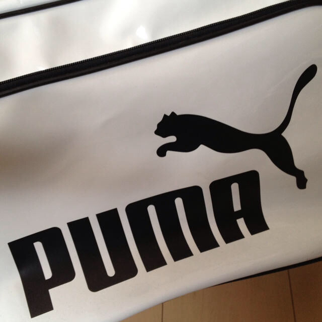 PUMA(プーマ)の⚠︎お取り置き商品 エナメルバッグ レディースのバッグ(ショルダーバッグ)の商品写真