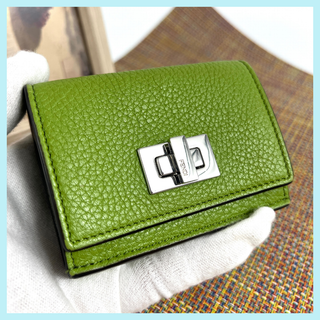 フェンディ(FENDI)の✨美品✨FENDI フェンディ ピーカーブー マイクロ三つ折り財布　グリーン(財布)