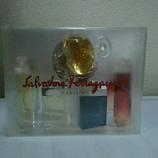 サルヴァトーレフェラガモ(Salvatore Ferragamo)のフェラガモ  新品ミニチュア香水セット(香水(女性用))