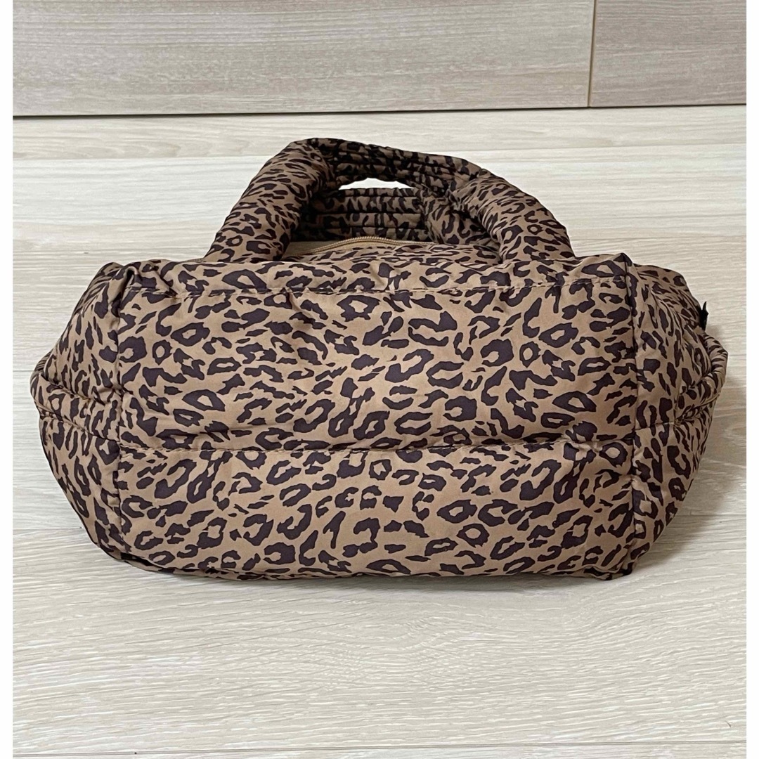 ROOTOTE(ルートート)のROOTOTE 豹柄 もこもこナイロン ハンドバッグ レディースのバッグ(トートバッグ)の商品写真