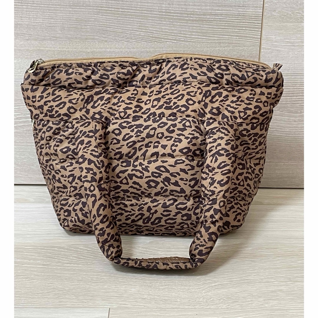 ROOTOTE(ルートート)のROOTOTE 豹柄 もこもこナイロン ハンドバッグ レディースのバッグ(トートバッグ)の商品写真
