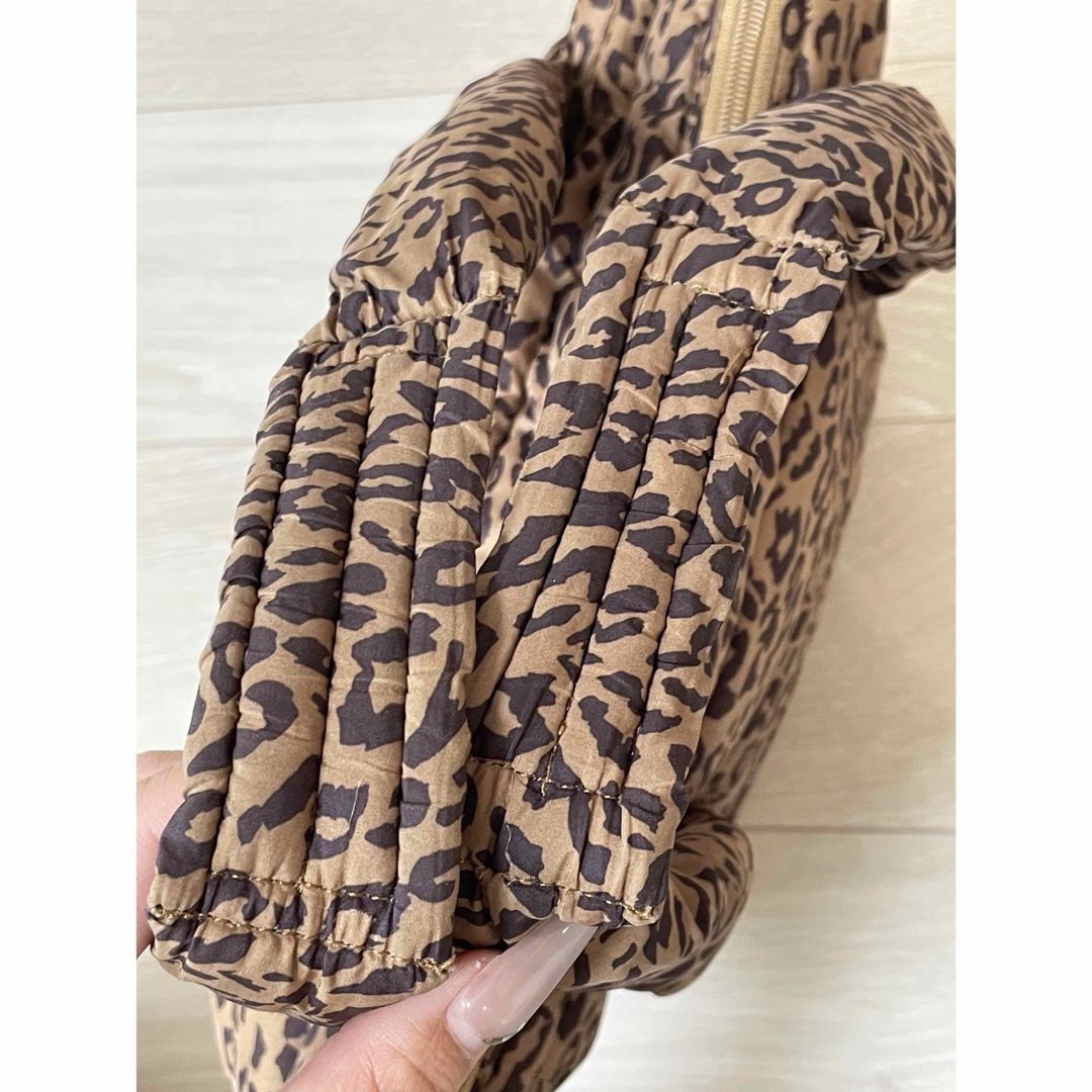ROOTOTE(ルートート)のROOTOTE 豹柄 もこもこナイロン ハンドバッグ レディースのバッグ(トートバッグ)の商品写真