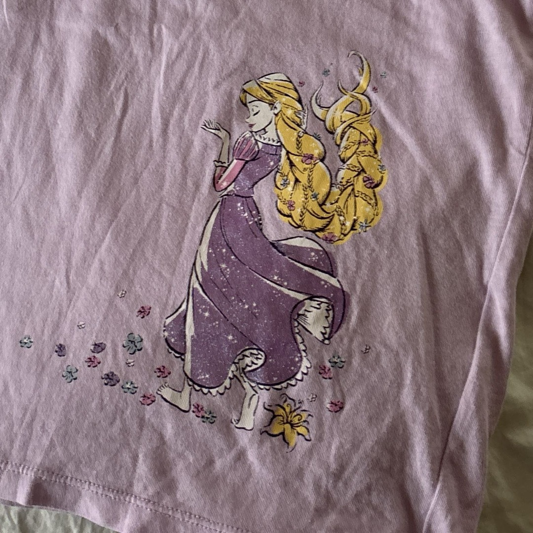 UNIQLO(ユニクロ)のUNIQLO ラプンツェル　Tシャツ　130 キッズ/ベビー/マタニティのキッズ服女の子用(90cm~)(Tシャツ/カットソー)の商品写真