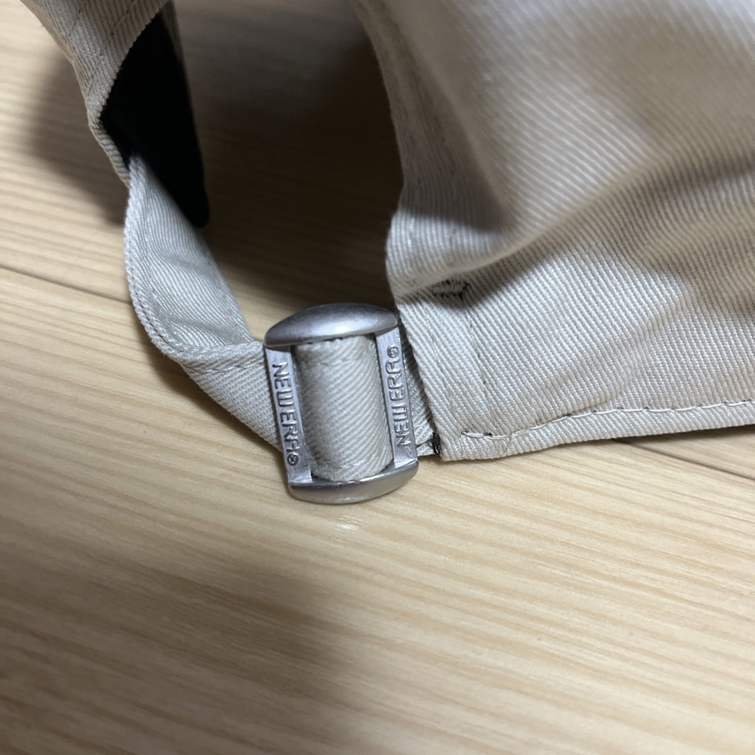 NEW ERA(ニューエラ)の訳あり品　ニューエラ　NEW ERA Sox ホワイトソックス　ベージュ メンズの帽子(キャップ)の商品写真