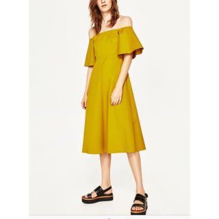 ザラ(ZARA)の【定価7千円】ZARAオフショルダードレス(ミディアムドレス)