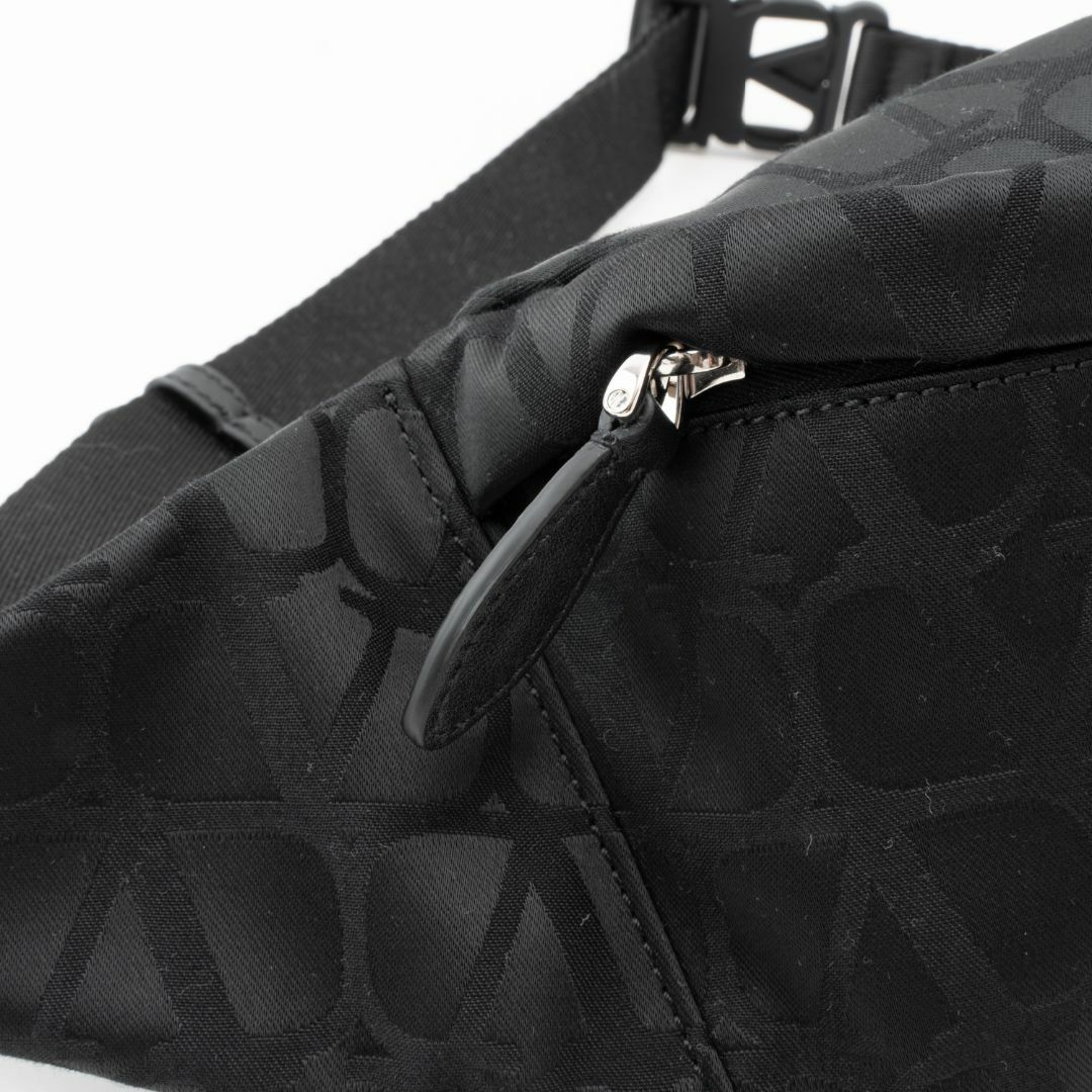 VALENTINO - 新品 VALENTINO イコノグラフ ベルトバッグ ボディ