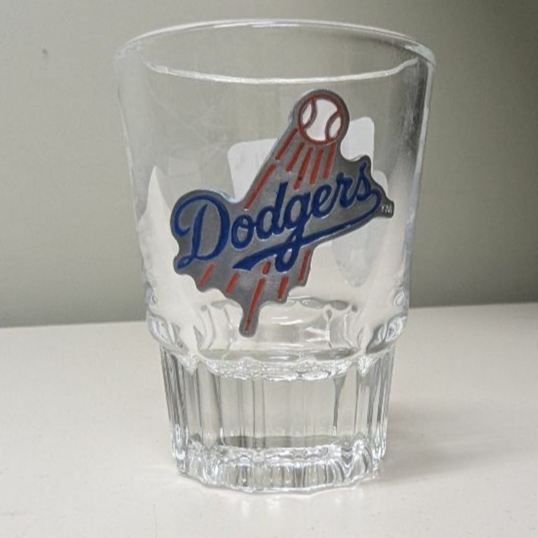 MLB(メジャーリーグベースボール)の【新品・未使用】ロサンゼルス・ドジャース　プリズムショットグラス　60ml スポーツ/アウトドアの野球(その他)の商品写真