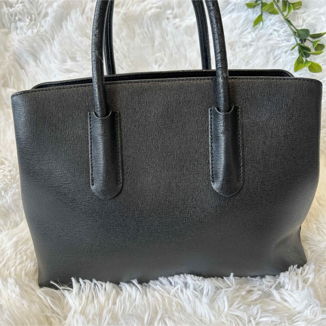 FURLA(フルラ)のFURLA テッサ 2way ハンド ショルダーバッグ 黒 レザー チャームロゴ レディースのバッグ(トートバッグ)の商品写真