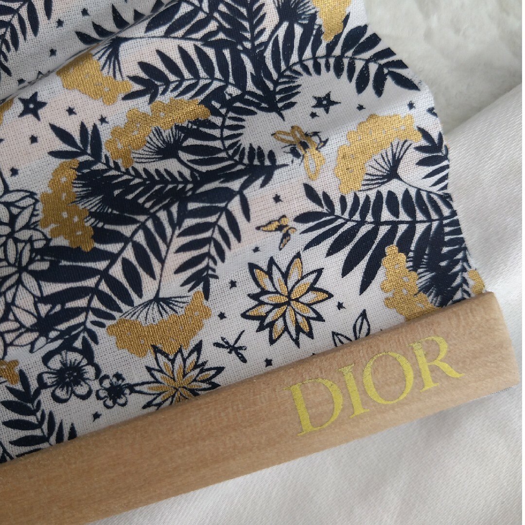 Dior(ディオール)の【2商品セット♡】ディオール 扇子 エンタメ/ホビーのコレクション(ノベルティグッズ)の商品写真