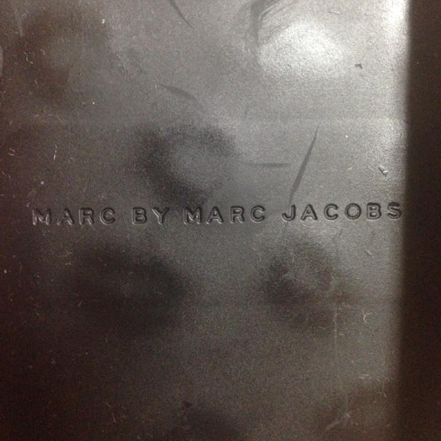 MARC BY MARC JACOBS(マークバイマークジェイコブス)のマークジェイコブスiPhone4カバー スマホ/家電/カメラのスマホアクセサリー(ストラップ/イヤホンジャック)の商品写真