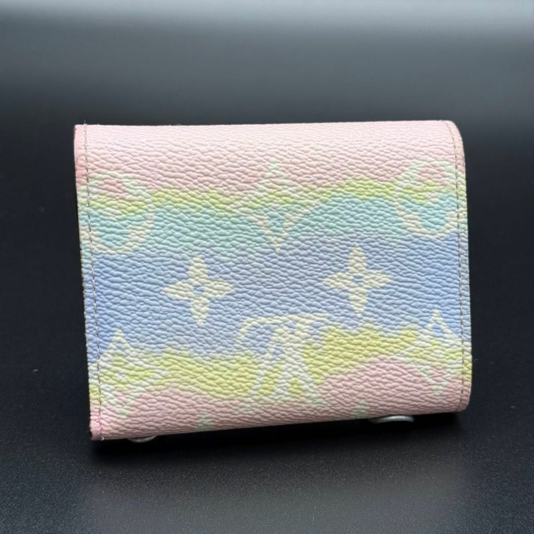 LOUIS VUITTON(ルイヴィトン)のルイヴィトン モノグラム ゾエ パステル 三つ折り財布 コンパクト L85 レディースのファッション小物(財布)の商品写真