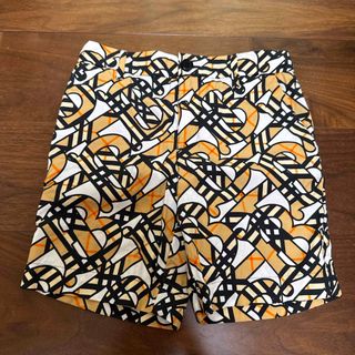BURBERRY - バーバリー　ショートパンツ　8y128