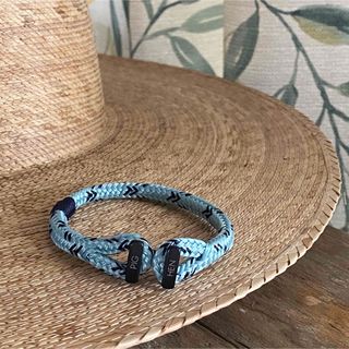 新品 PIG&HEN ピッグアンドヘン ブレスレット Icy Ike 水色(ブレスレット)