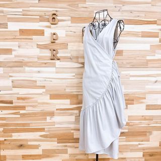 ザラ(ZARA)の稀少【ザラ】Vネック ラップ フリル ギャザー ワンピース リゾート S グレー(ひざ丈ワンピース)