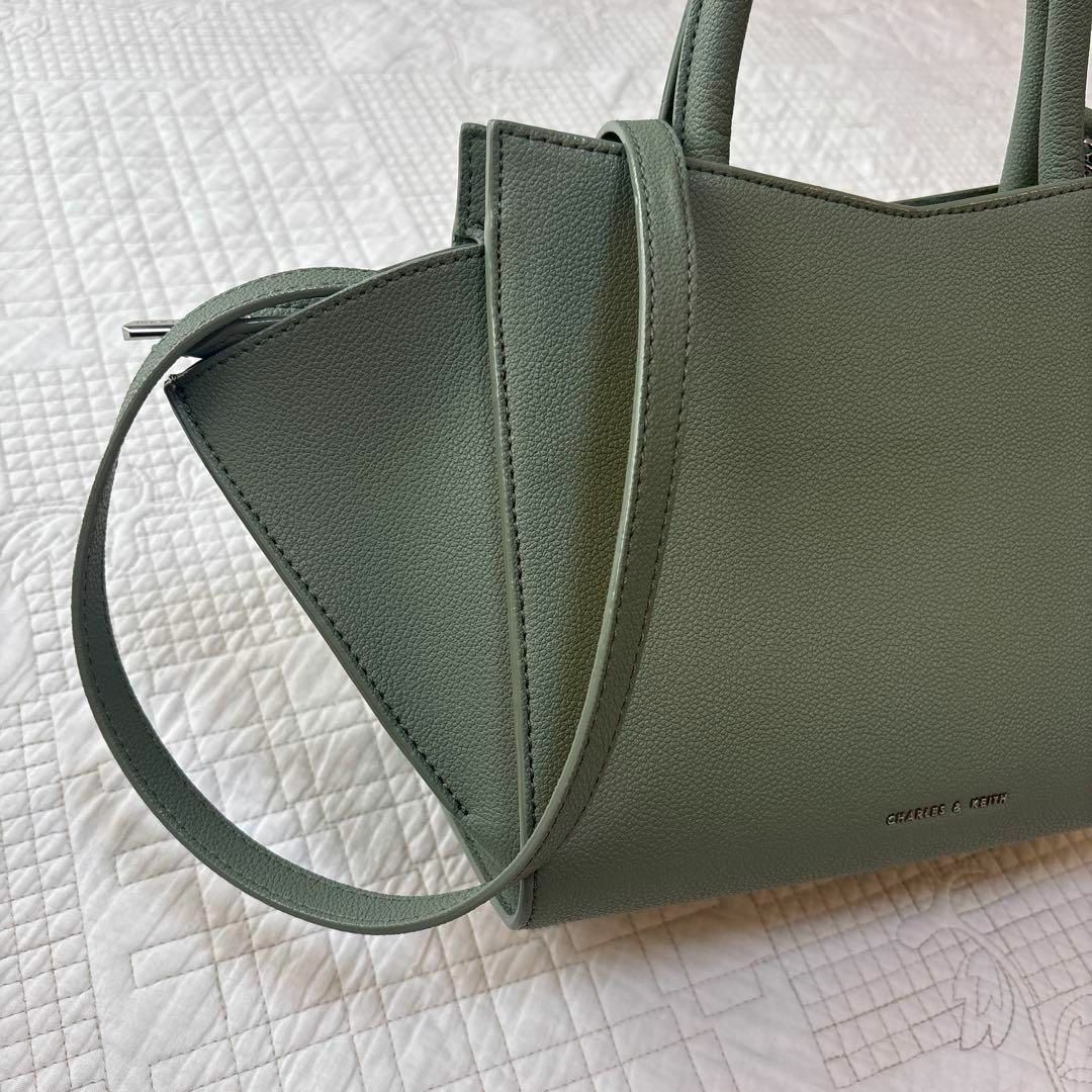 Charles and Keith(チャールズアンドキース)のCHARLES & KEITHジオメトリック ストラクチャーシティバッグ2way レディースのバッグ(ショルダーバッグ)の商品写真