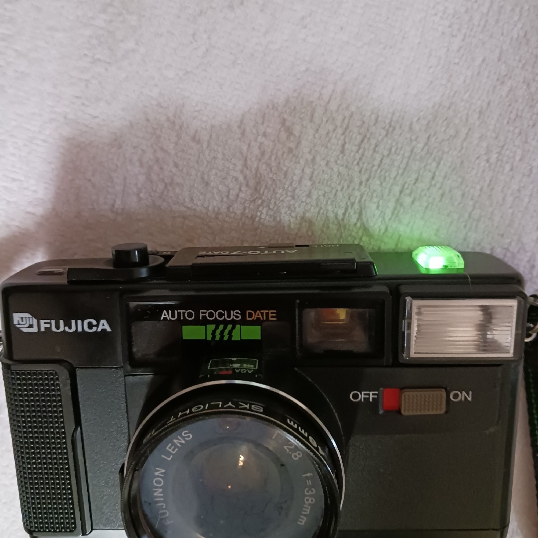 富士フイルム(フジフイルム)のFUJICA AUTO-7 DATE  オート-7　ケース付き スマホ/家電/カメラのカメラ(フィルムカメラ)の商品写真