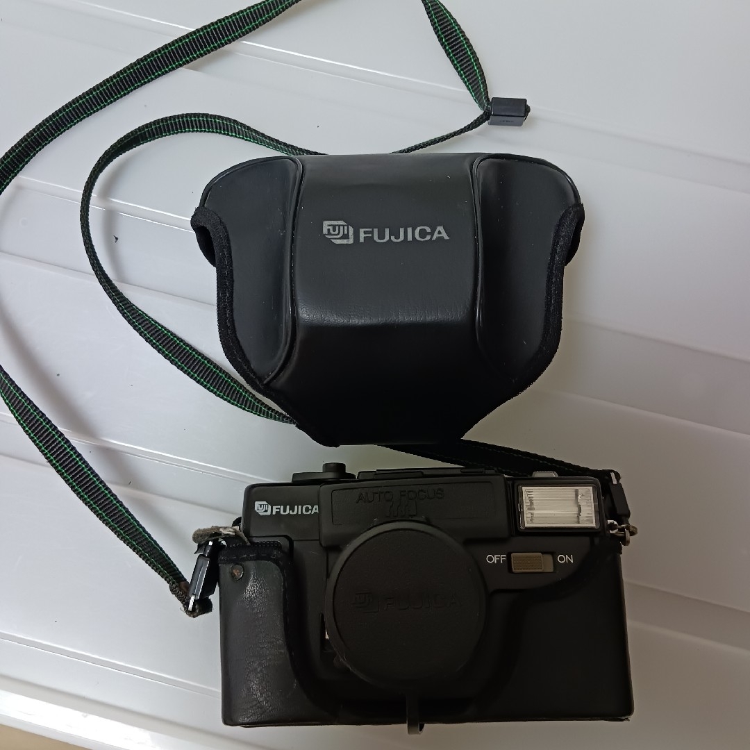 富士フイルム(フジフイルム)のFUJICA AUTO-7 DATE  オート-7　ケース付き スマホ/家電/カメラのカメラ(フィルムカメラ)の商品写真