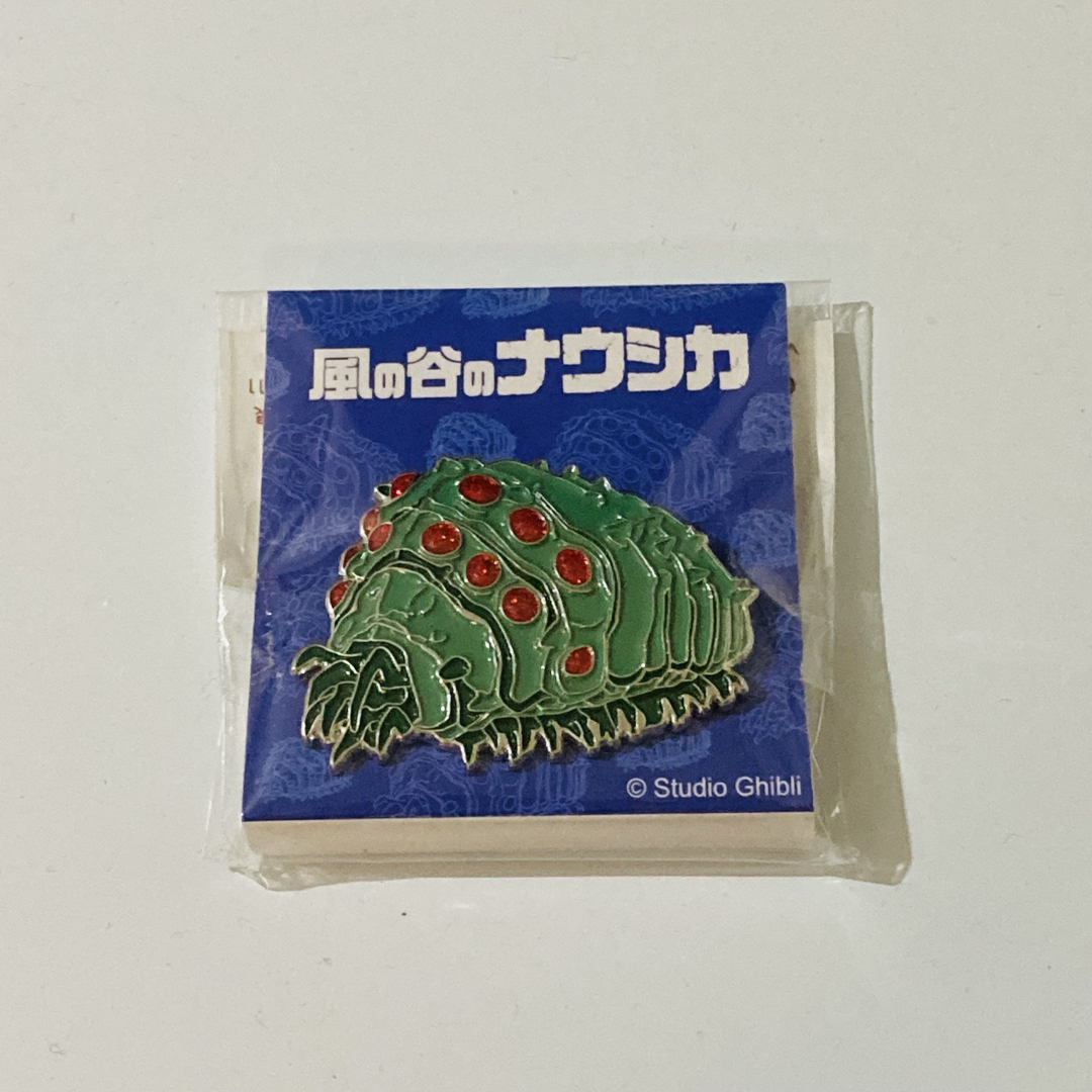 ジブリ(ジブリ)の風の谷のナウシカ 王蟲 ブローチ エンタメ/ホビーのおもちゃ/ぬいぐるみ(キャラクターグッズ)の商品写真