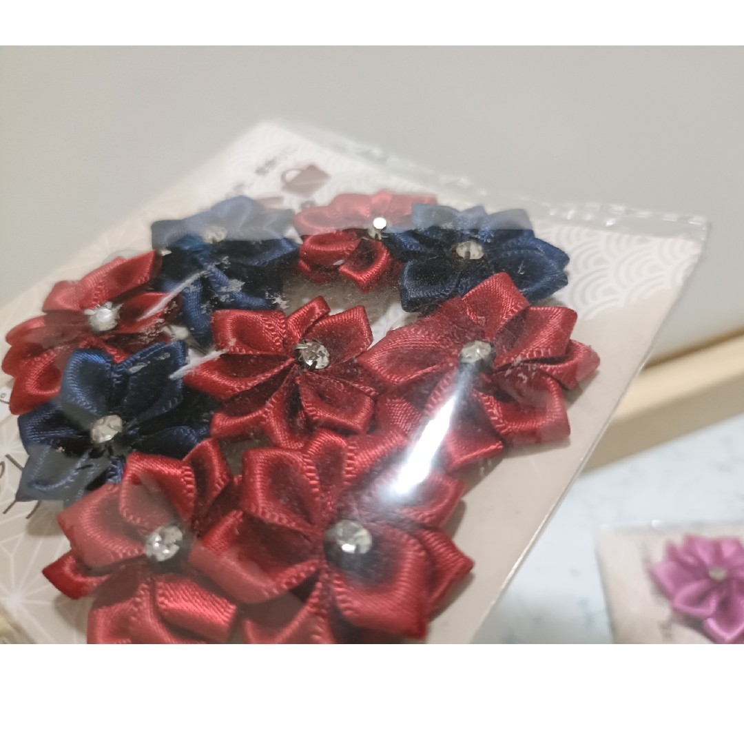 DAISO(ダイソー)のハンドメイド パーツ 花 つまみ デコレーション デコレーションパーツ まとめ売 ハンドメイドの素材/材料(各種パーツ)の商品写真