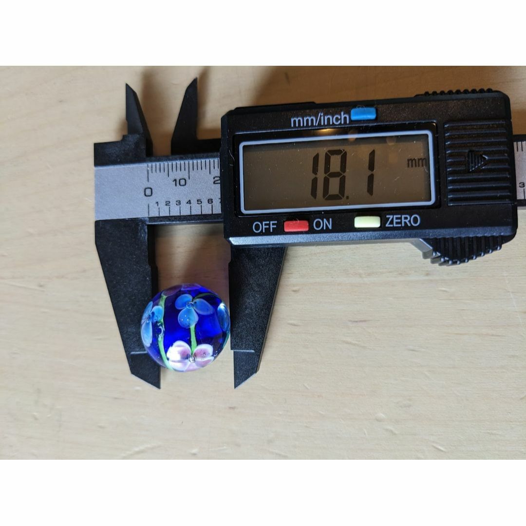 人気色【青色】とんぼ玉　大粒　18mm　トンボ玉 蜻蛉玉　簪　浴衣 ハンドメイドの素材/材料(各種パーツ)の商品写真