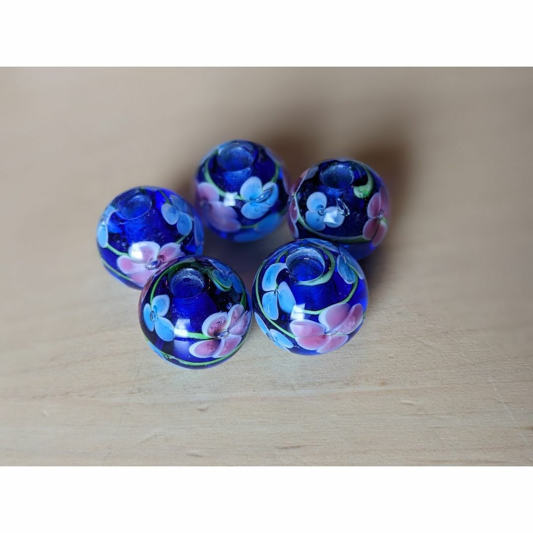 人気色【青色】とんぼ玉　大粒　18mm　トンボ玉 蜻蛉玉　簪　浴衣 ハンドメイドの素材/材料(各種パーツ)の商品写真