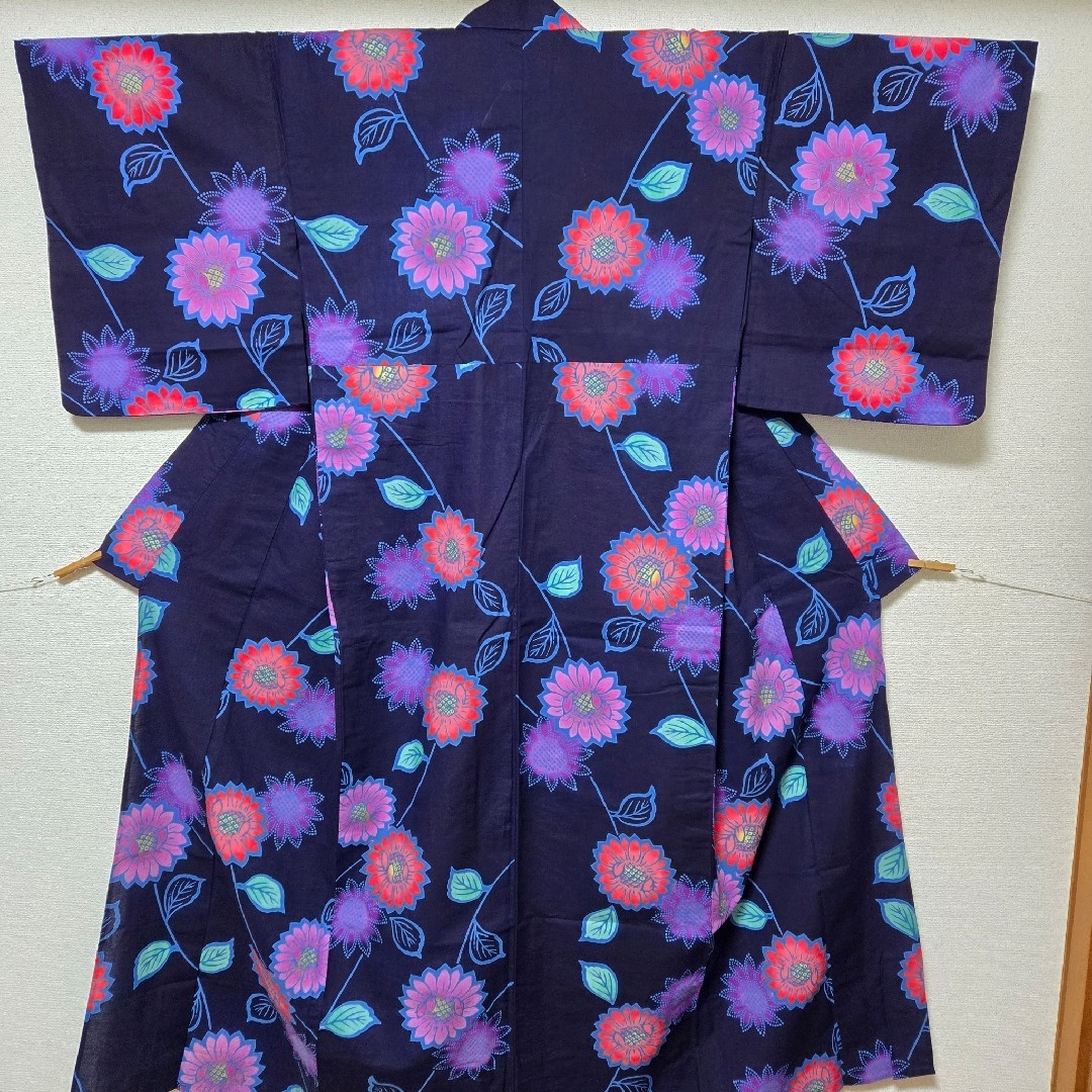 ゆかた レトロ 花模様 カラフル 花火 お祭り イベント 海 紫 桃色 リメイク レディースの水着/浴衣(浴衣)の商品写真