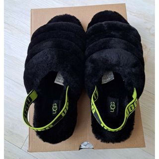 アグ(UGG)の価値が分かる方に！レアカラー！新品！UGGファーサンダル　ブラック　２４センチ(サンダル)