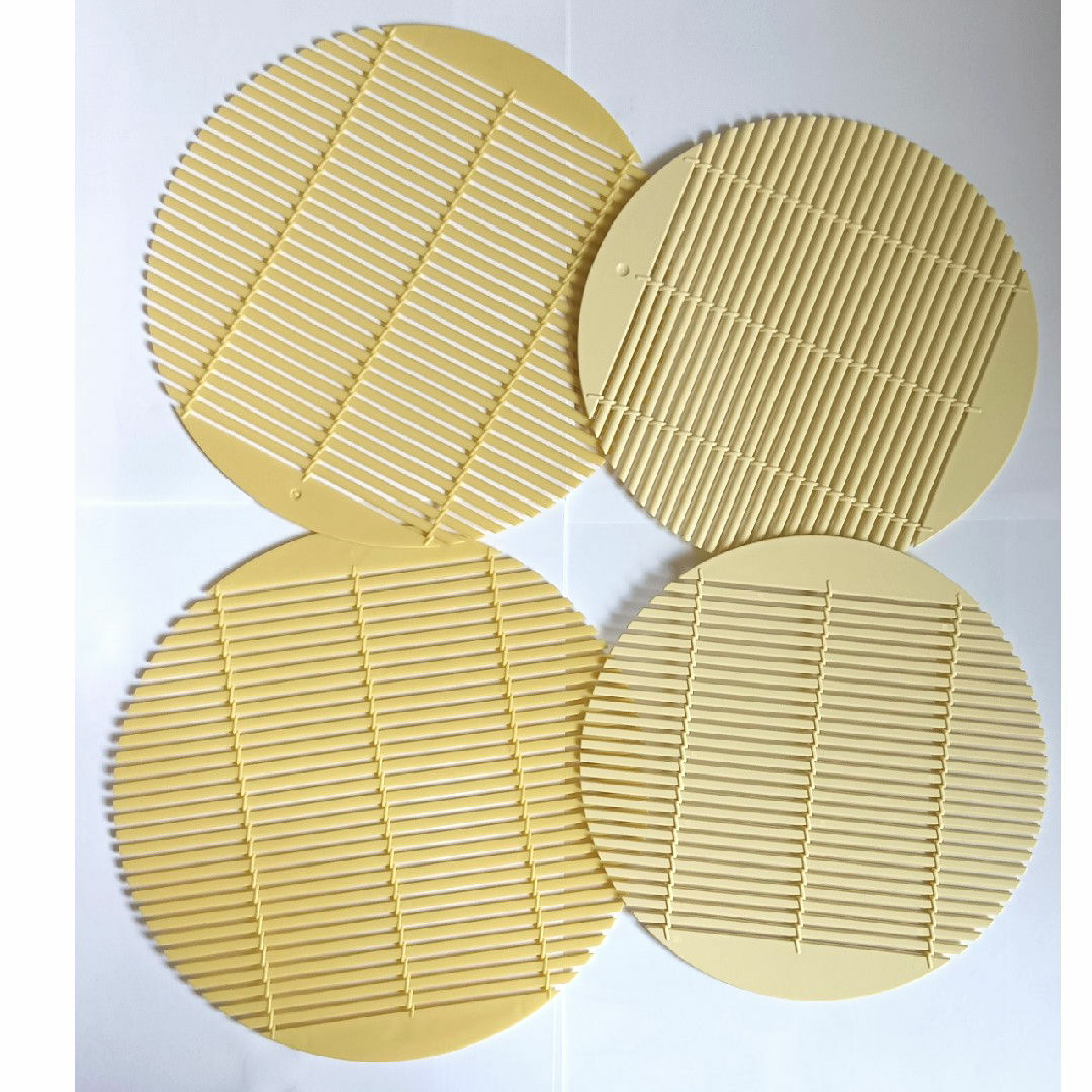 DAISO(ダイソー)のプラスチック製 蕎麦そうめん用 スノコ 4点 中古 インテリア/住まい/日用品のキッチン/食器(食器)の商品写真