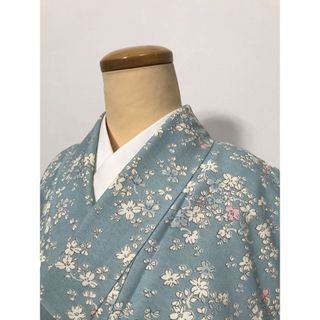 【中古】Sサイズ 紬 正絹 水色地に小花模様(着物)