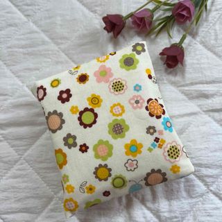 サニタリーポーチ　ハンドメイド（花柄）(ポーチ)