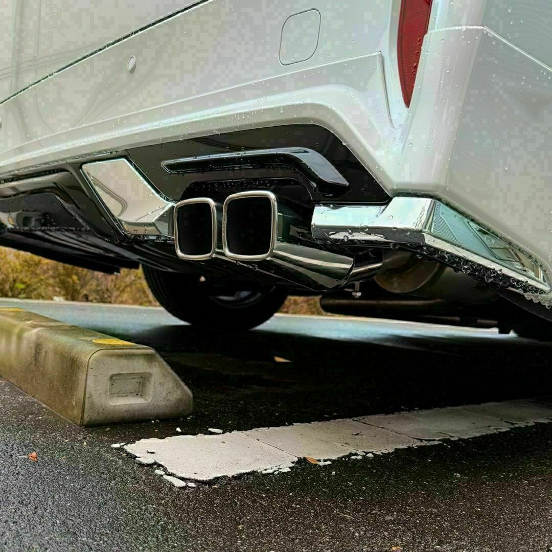 アルファード　40 モデリスタ装着車取付　マフラーカッター 自動車/バイクの自動車(車種別パーツ)の商品写真