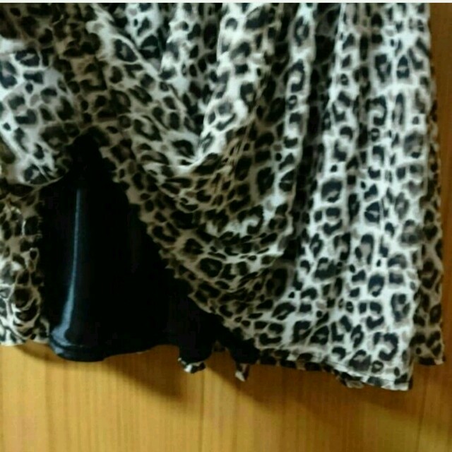 黒×レオパード 衿つき ワンピース レディースのワンピース(ひざ丈ワンピース)の商品写真