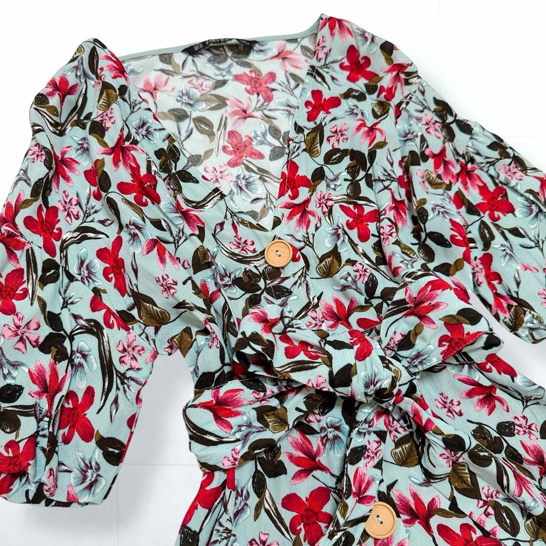 ZARA(ザラ)のZARA ベルト付き 花柄 ノーカラー Vネック シャツワンピース XS レディースのワンピース(ロングワンピース/マキシワンピース)の商品写真