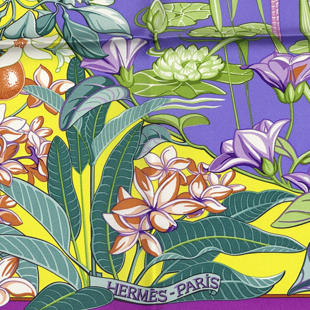 HERMES(エルメス)のエルメス HERMES スカーフ カレ90 FLAMINGO PARTY フラミンゴパーティー レディース ブランド シルク パープル マルチカラー パープル系 アニマル 動物 鳥 植物 ジャングル 【中古】 レディースのファッション小物(バンダナ/スカーフ)の商品写真