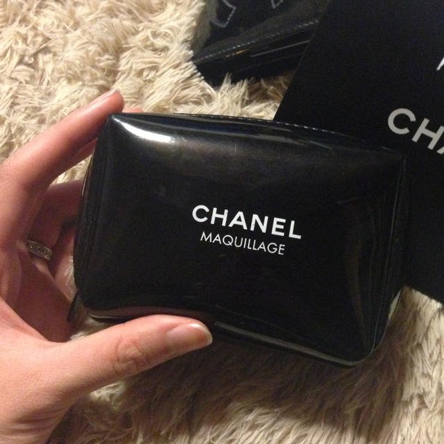 CHANEL(シャネル)のCHANELノベルティポーチ レディースのファッション小物(ポーチ)の商品写真