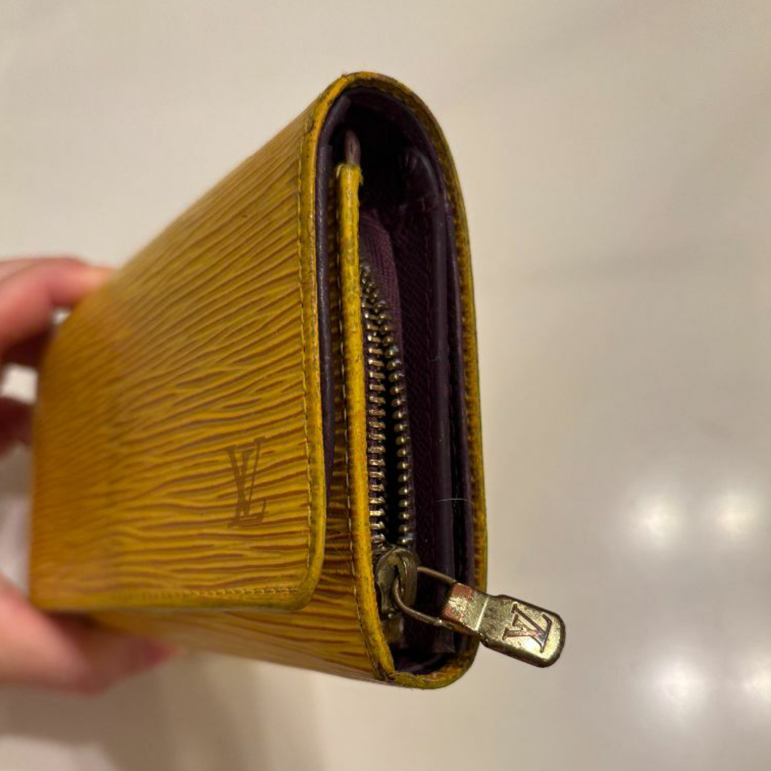 期間限定セール LOUIS - VUITTON LOUIS VUITTON イエローの 二つ折り財布 エピ 小物