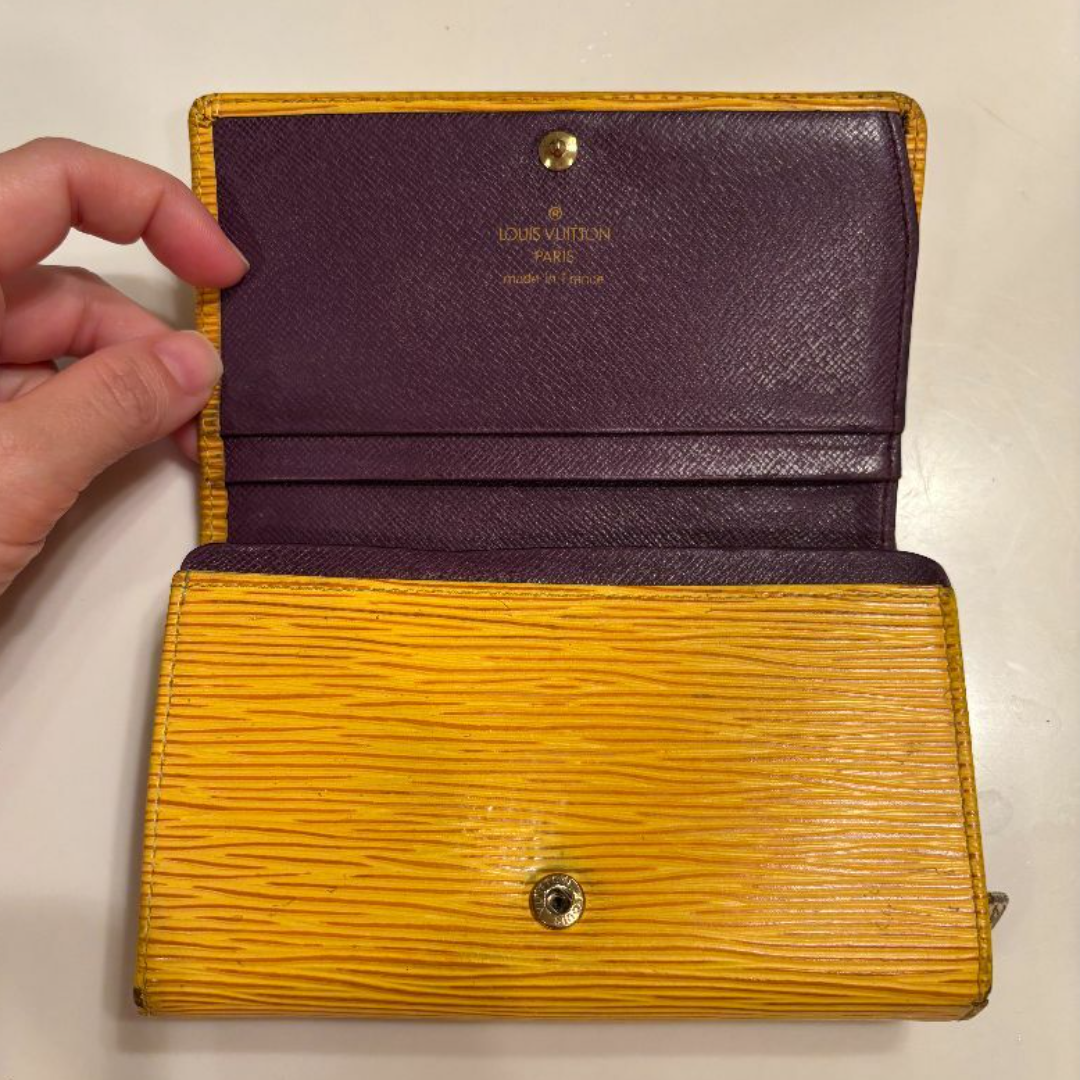 LOUIS VUITTON - LOUIS VUITTON エピ 二つ折り財布 イエローの