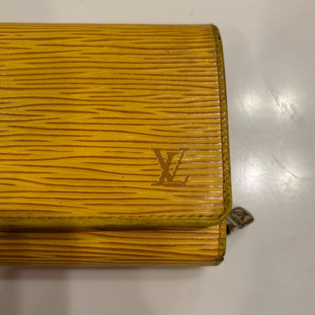 LOUIS VUITTON - LOUIS VUITTON エピ 二つ折り財布 イエローの