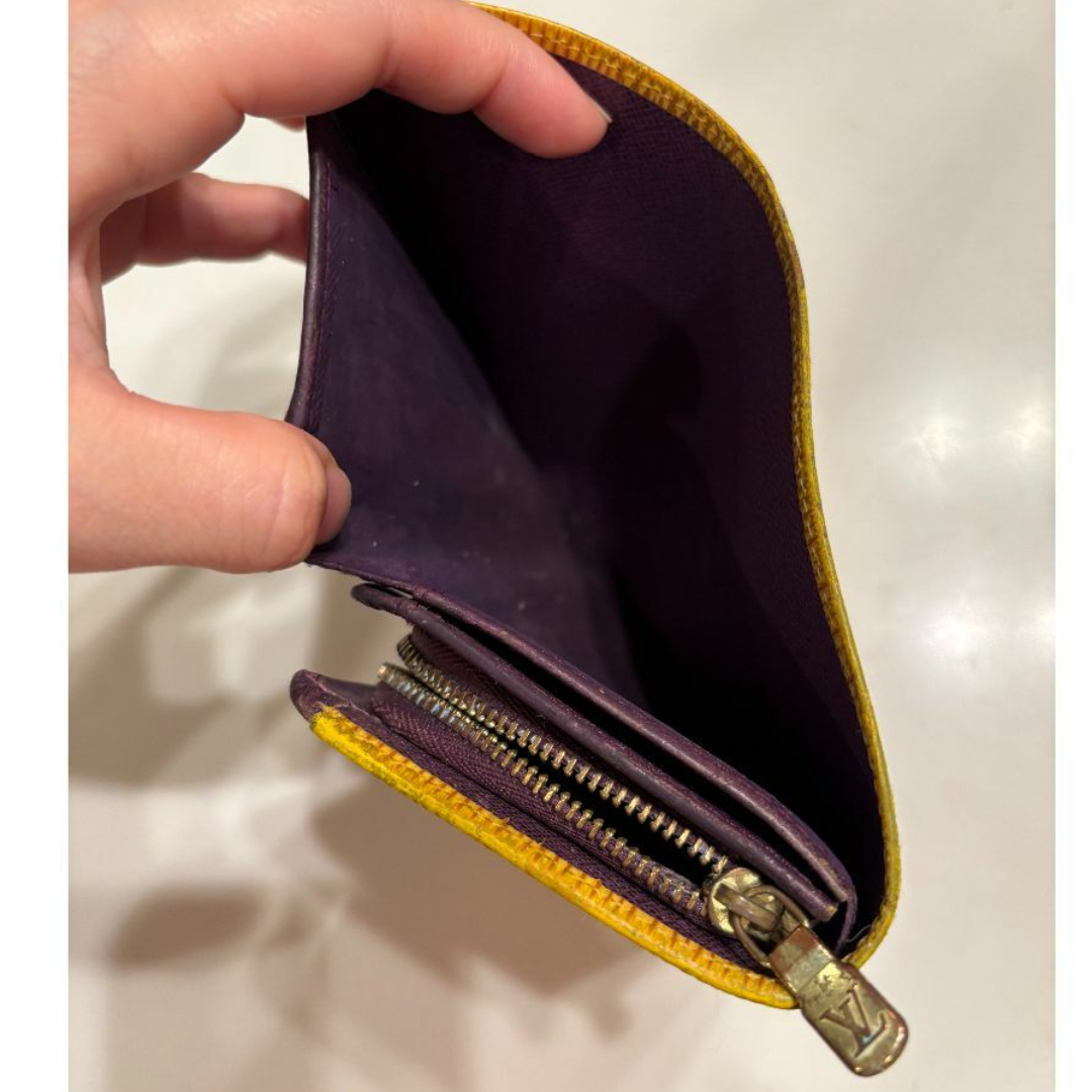 LOUIS VUITTON - LOUIS VUITTON エピ 二つ折り財布 イエローの