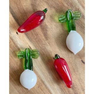 【新品】ガラスの野菜の箸置き(4つ)(食器)