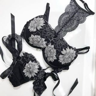 ラヴィジュール(Ravijour)のジュエルフラワー メイクリフト ブラセット 【新品未開封】C70(ブラ&ショーツセット)